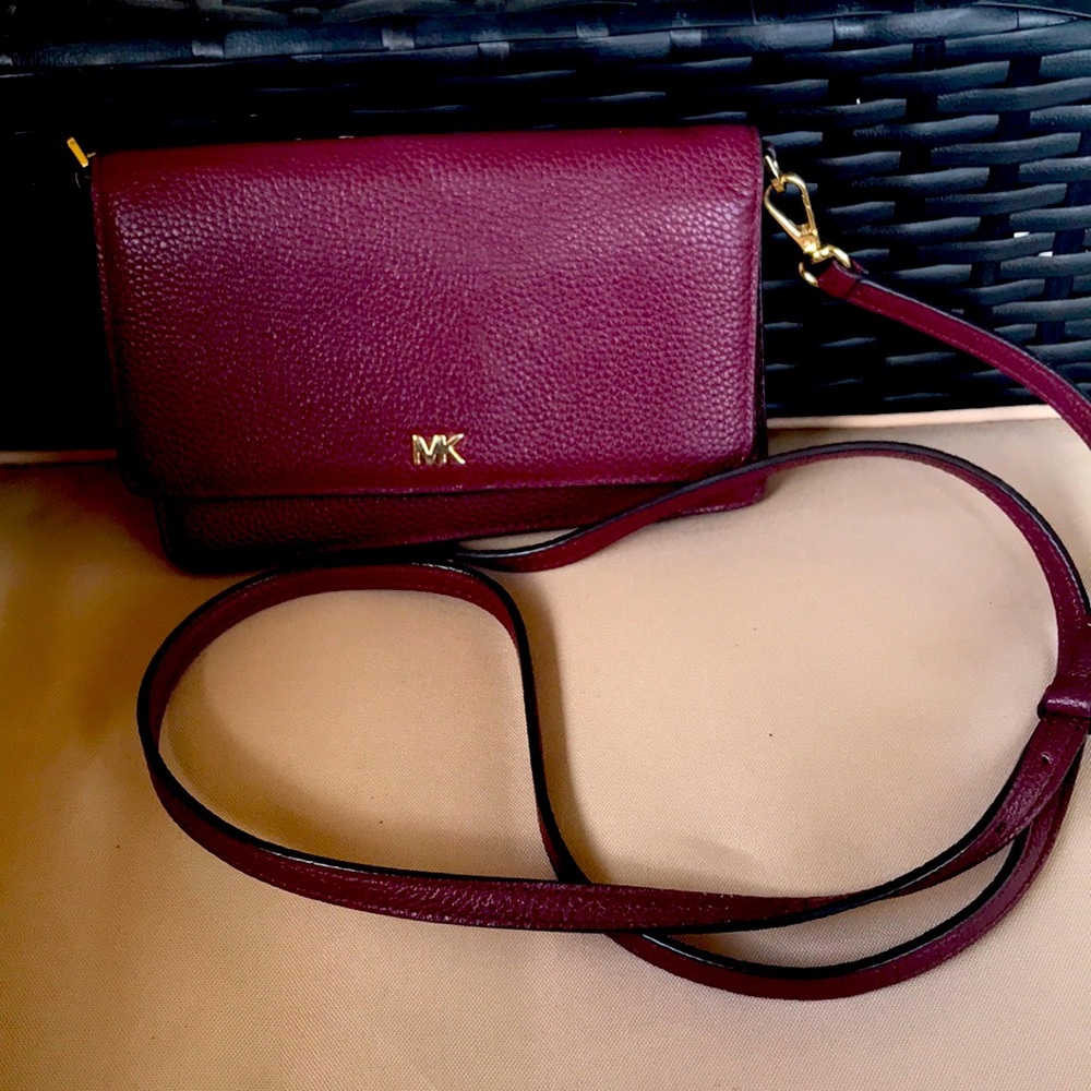 Michael Kors wallet/hipsters